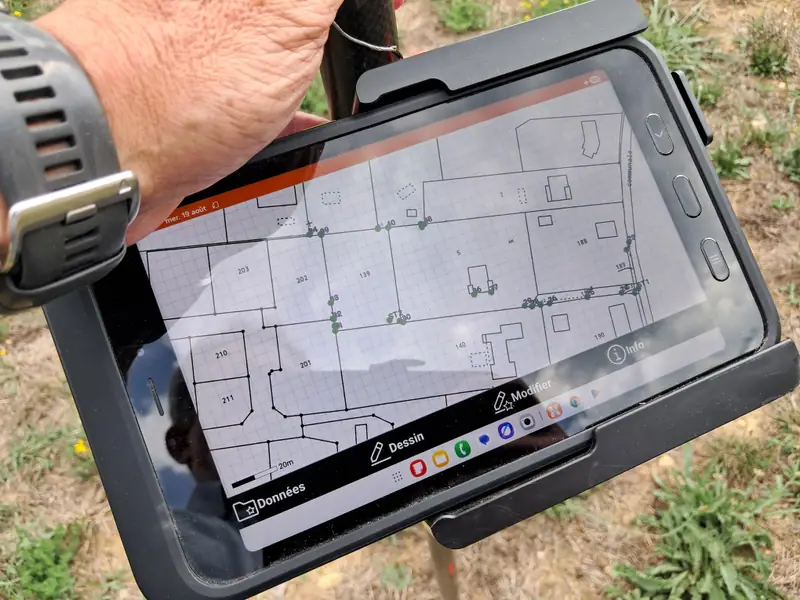 Plan cadastral et points levés sur tablette de terrain